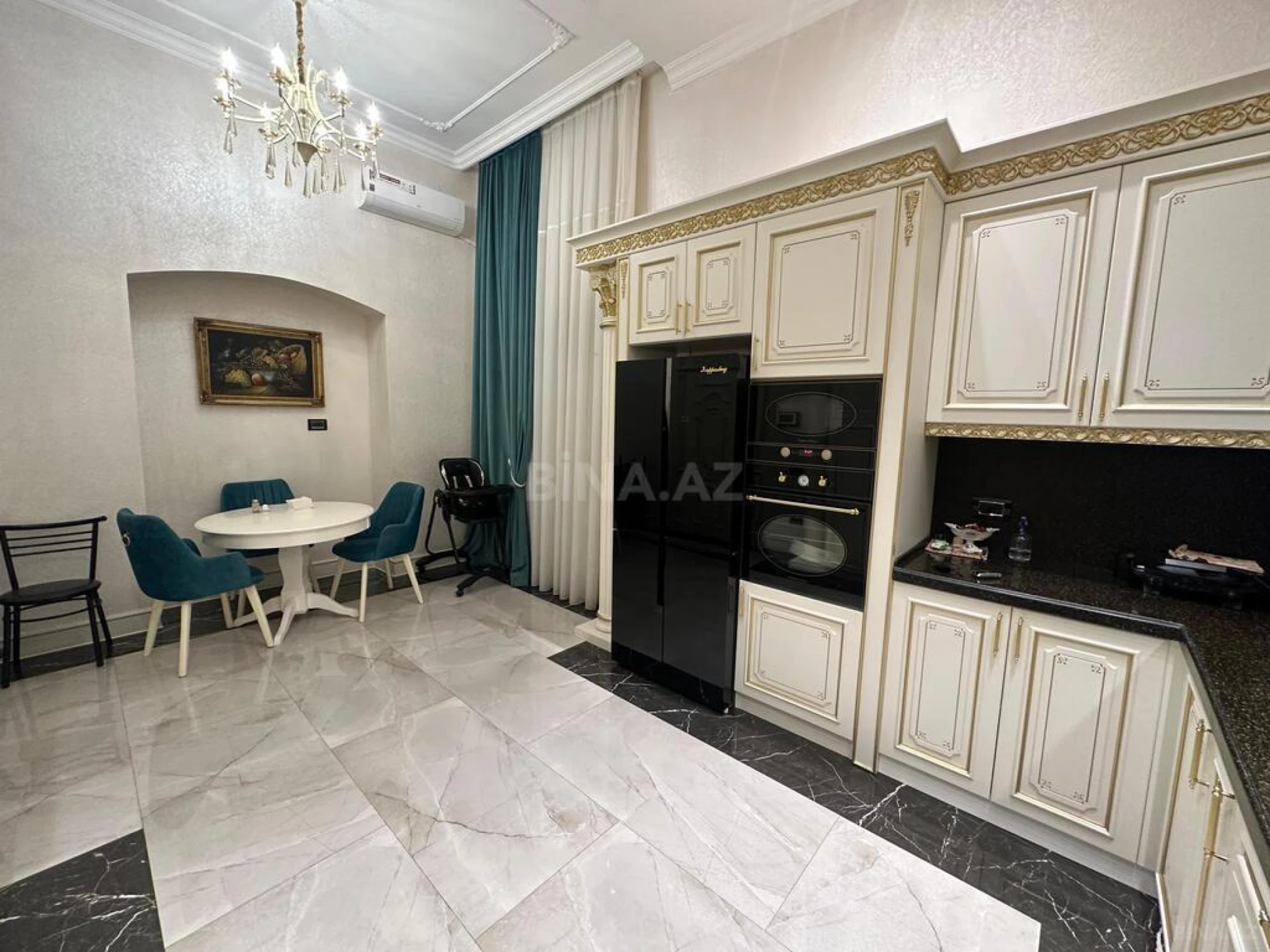 Satılır 3 otaqlı mənzil 215 m²