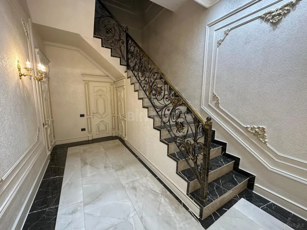 Satılır 3 otaqlı mənzil 215 m²