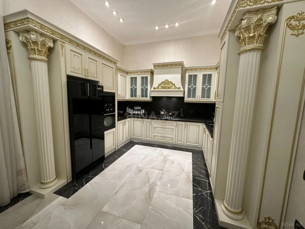 Satılır 3 otaqlı mənzil 215 m²