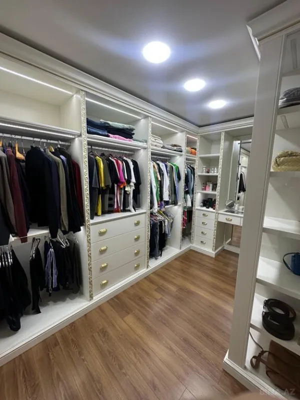 Satılır 3 otaqlı mənzil 215 m²