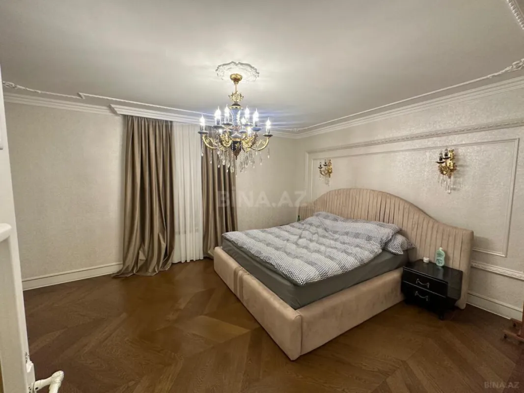 Satılır 3 otaqlı mənzil 215 m²