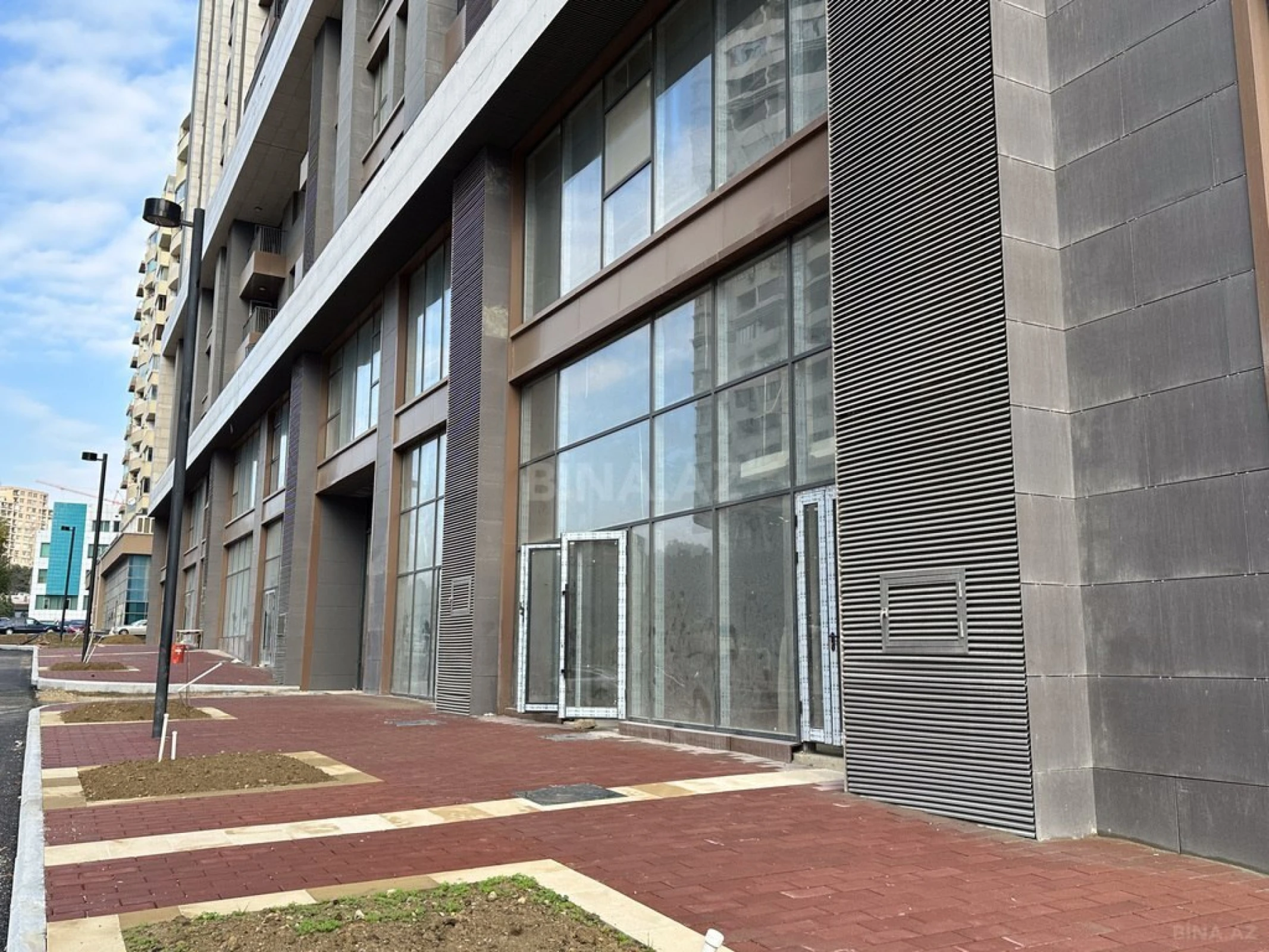 Satılır obyekt 690.9 m²