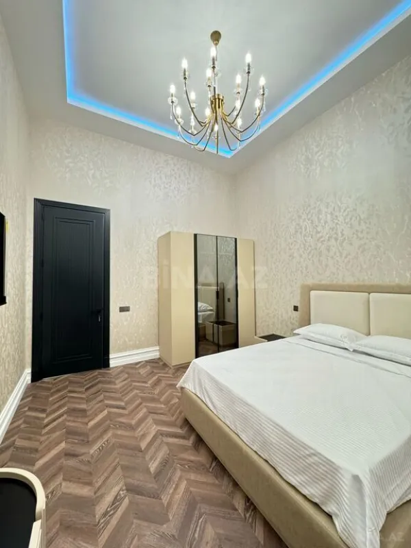 Satılır 5 otaqlı həyət evi 280 m²