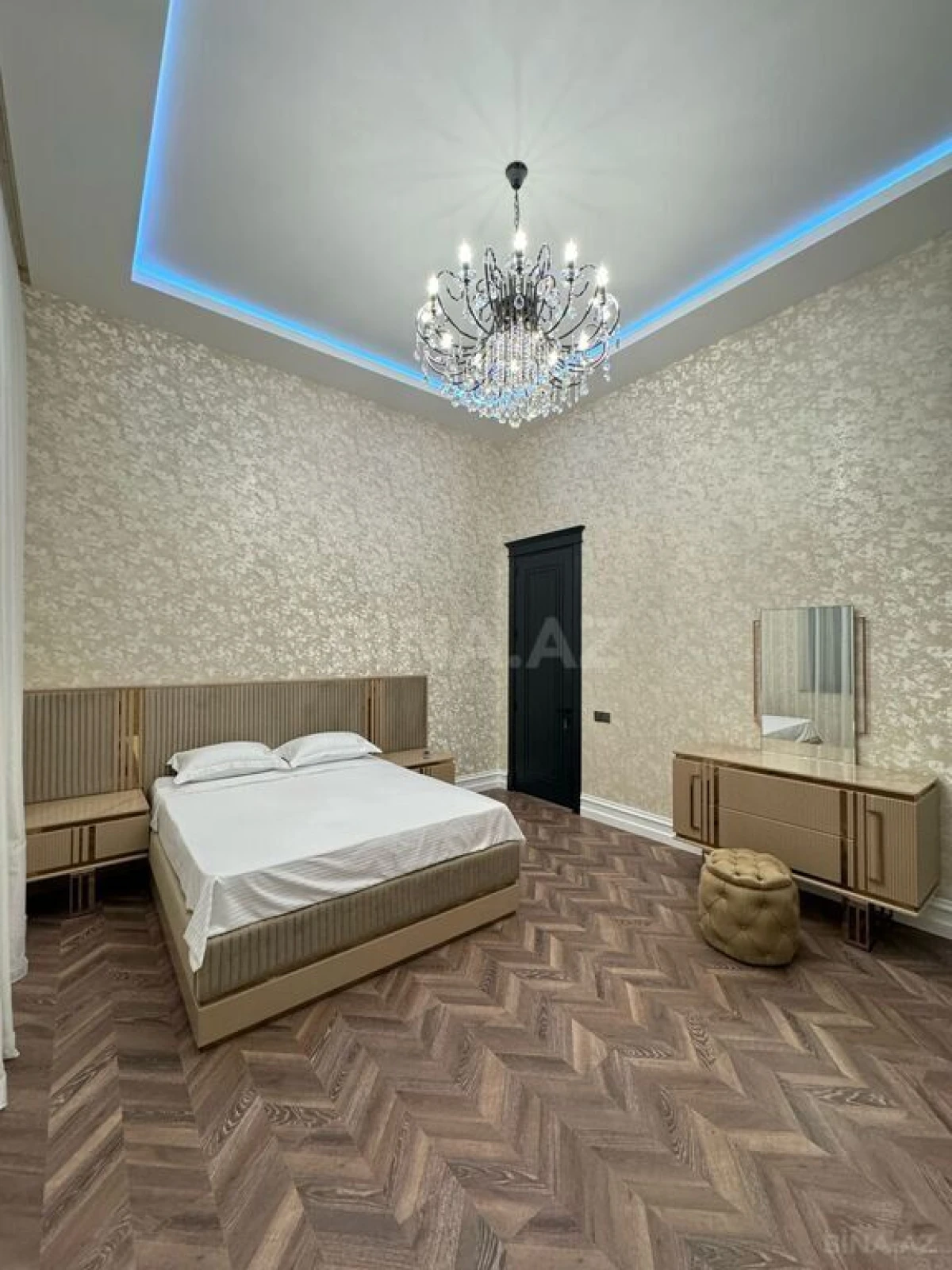 Satılır 5 otaqlı həyət evi 280 m²