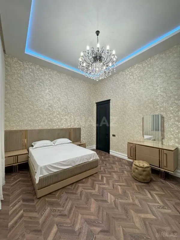 Satılır 5 otaqlı həyət evi 280 m²