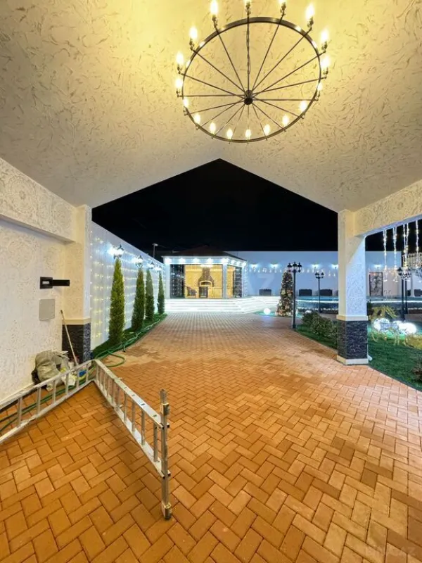 Satılır 5 otaqlı həyət evi 280 m²