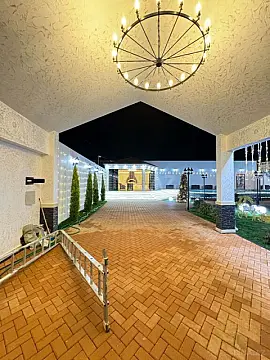 Satılır 5 otaqlı həyət evi 280 m²