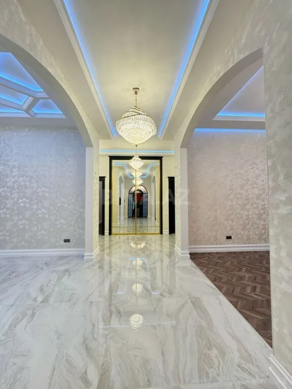 Satılır 5 otaqlı həyət evi 280 m²