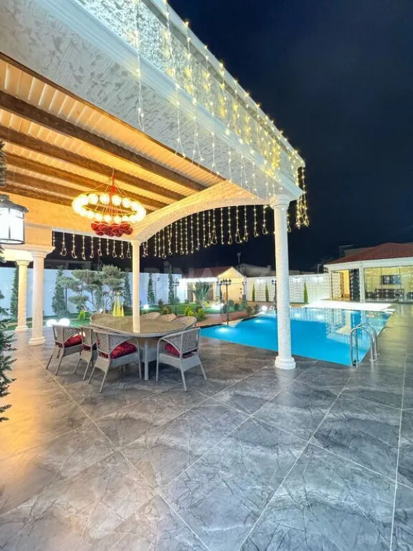 Satılır 5 otaqlı həyət evi 280 m²