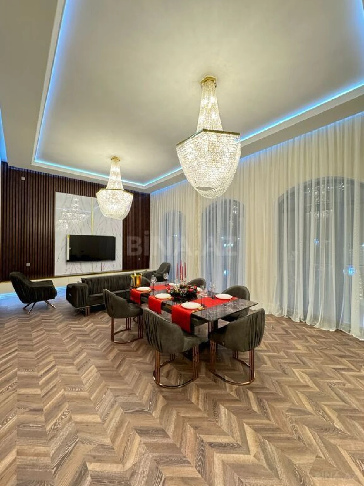 Satılır 5 otaqlı həyət evi 280 m²