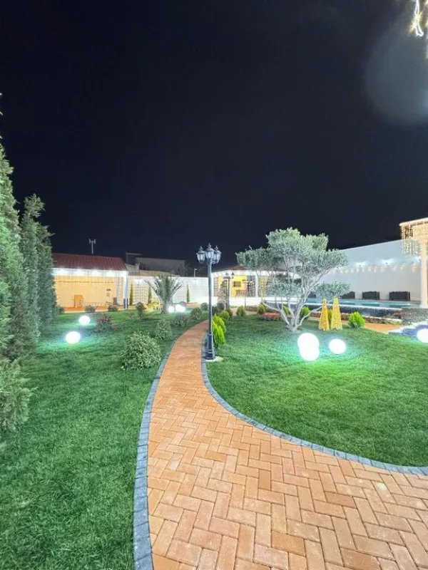 Satılır 5 otaqlı həyət evi 280 m²