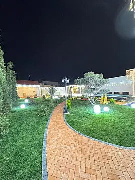 Satılır 5 otaqlı həyət evi 280 m²