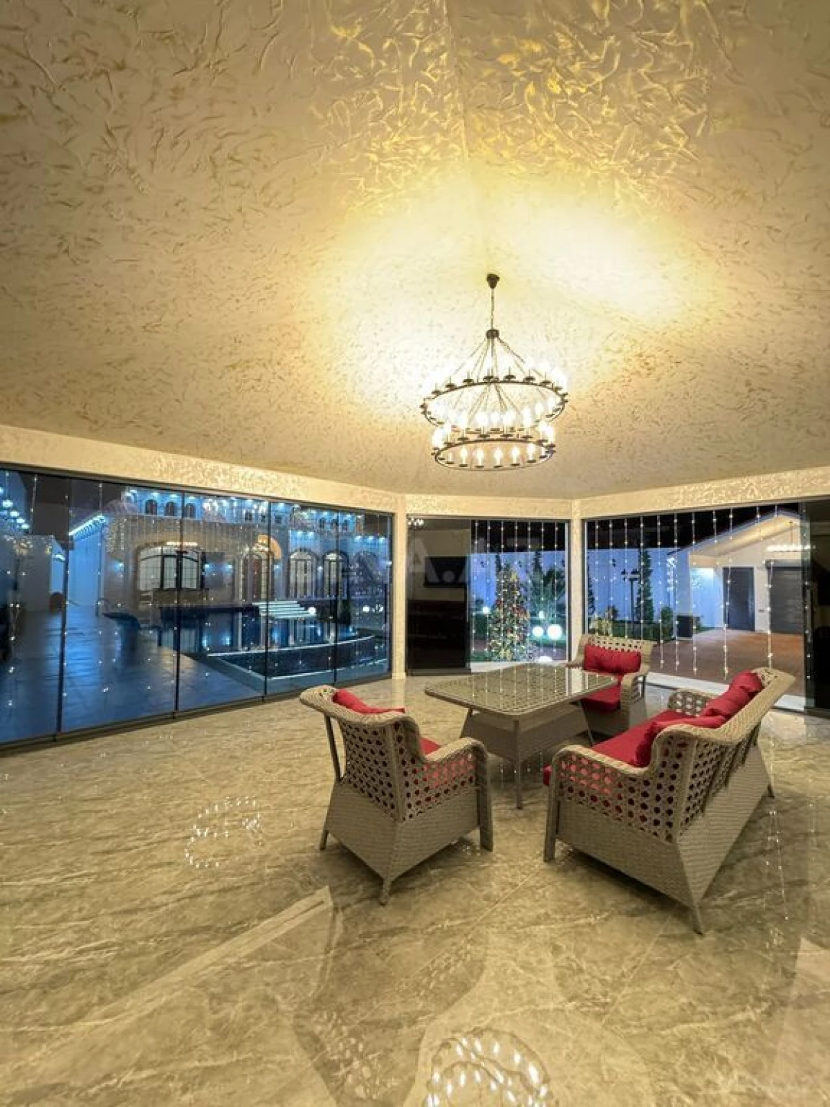 Satılır 5 otaqlı həyət evi 280 m²