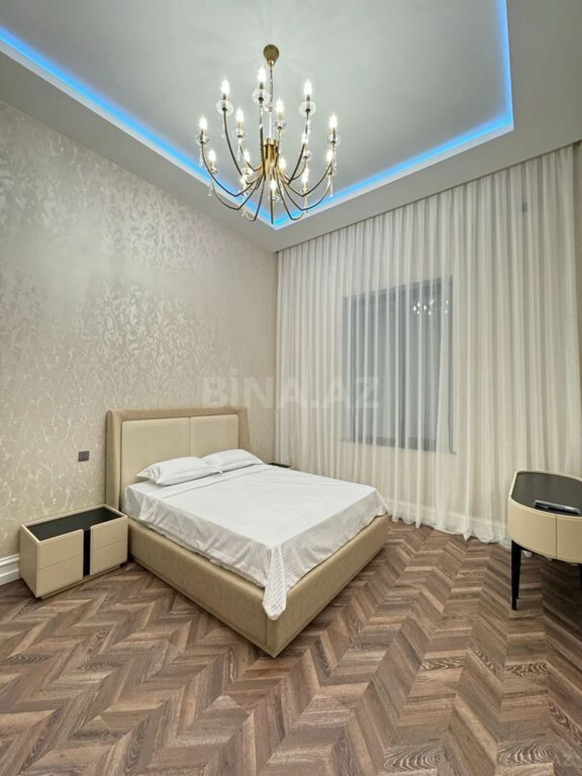 Satılır 5 otaqlı həyət evi 280 m²