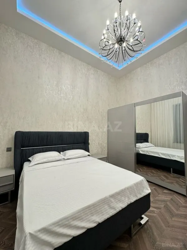 Satılır 5 otaqlı həyət evi 280 m²