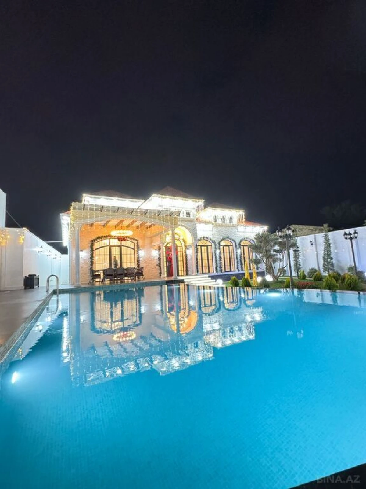 Satılır 5 otaqlı həyət evi 280 m²