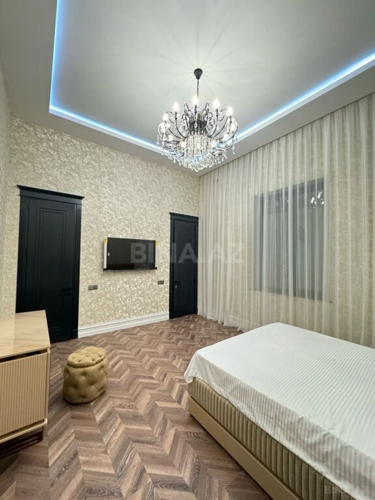 Satılır 5 otaqlı həyət evi 280 m²