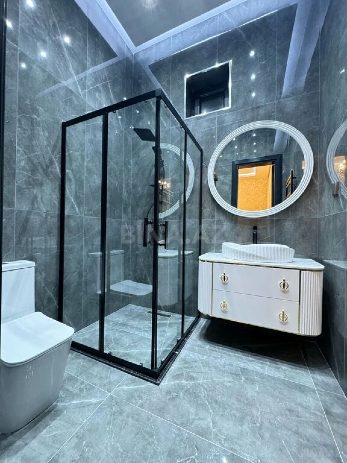 Satılır 5 otaqlı həyət evi 280 m²