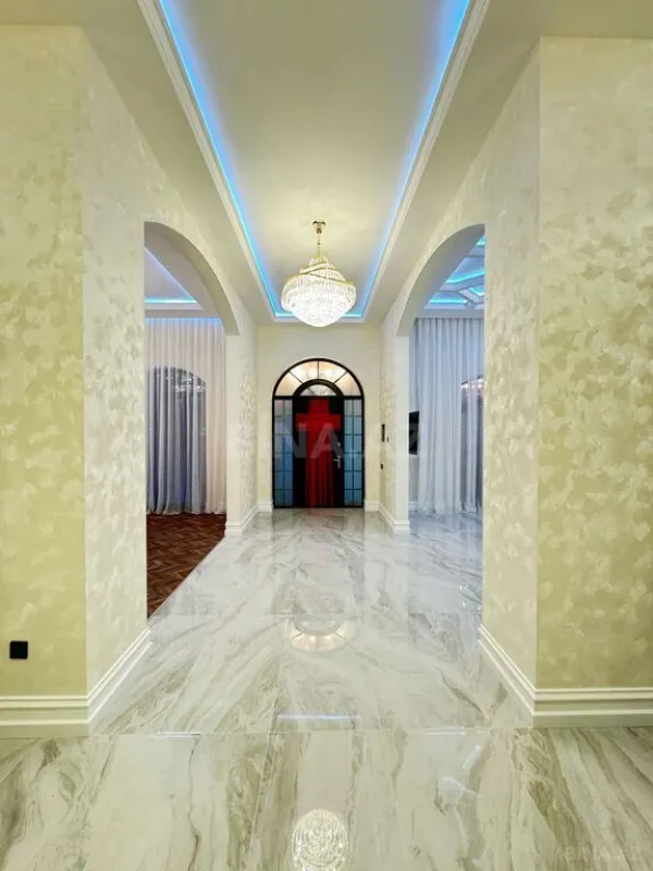 Satılır 5 otaqlı həyət evi 280 m²