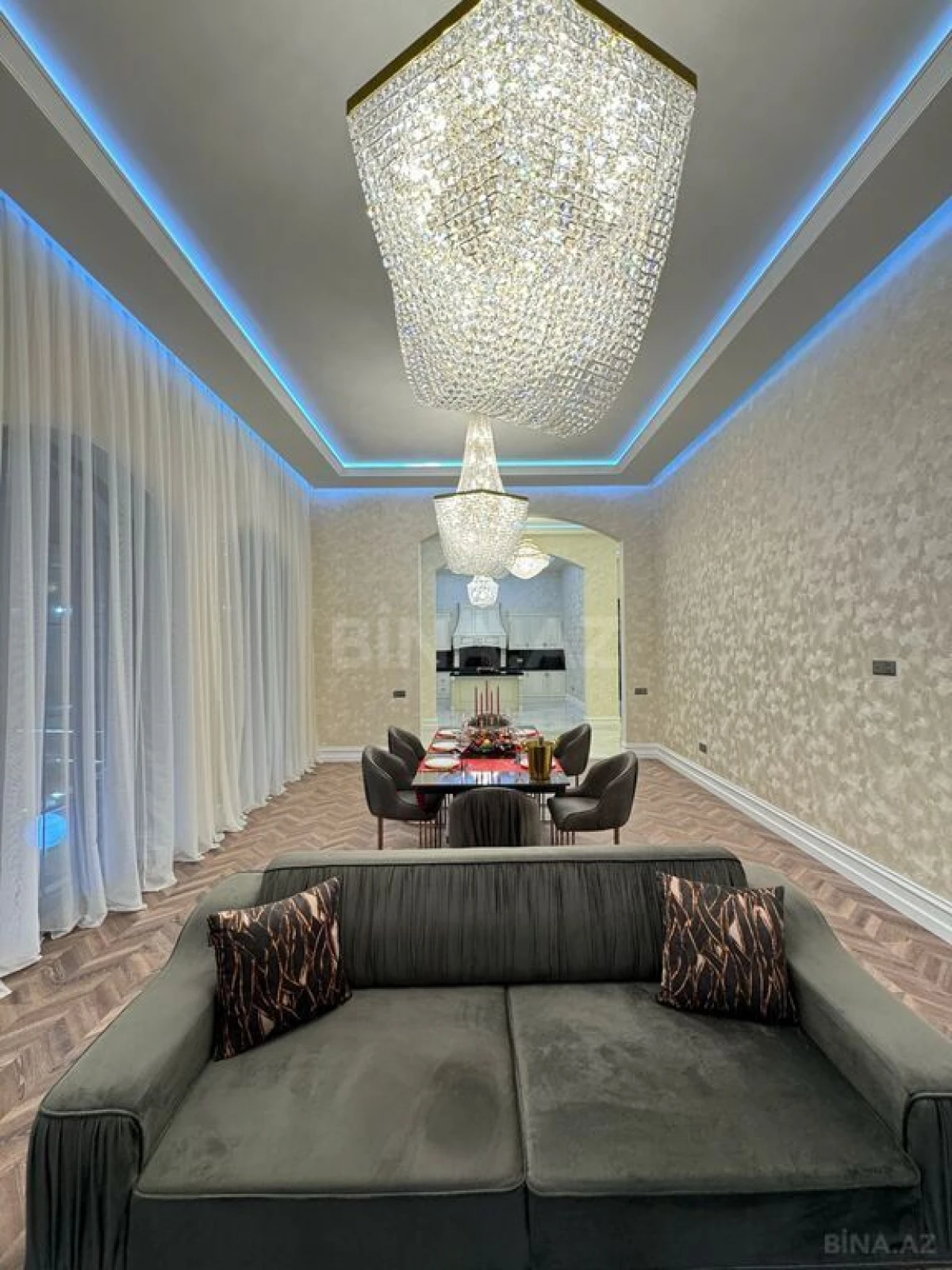 Satılır 5 otaqlı həyət evi 280 m²