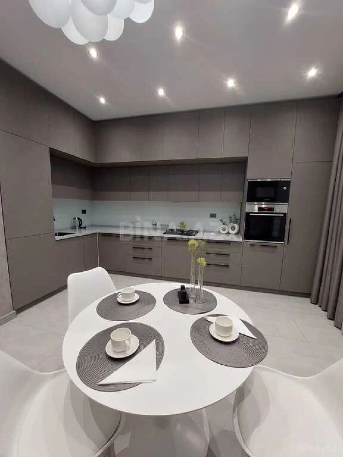 Kirayə verilir 3 otaqlı mənzil 140 m²