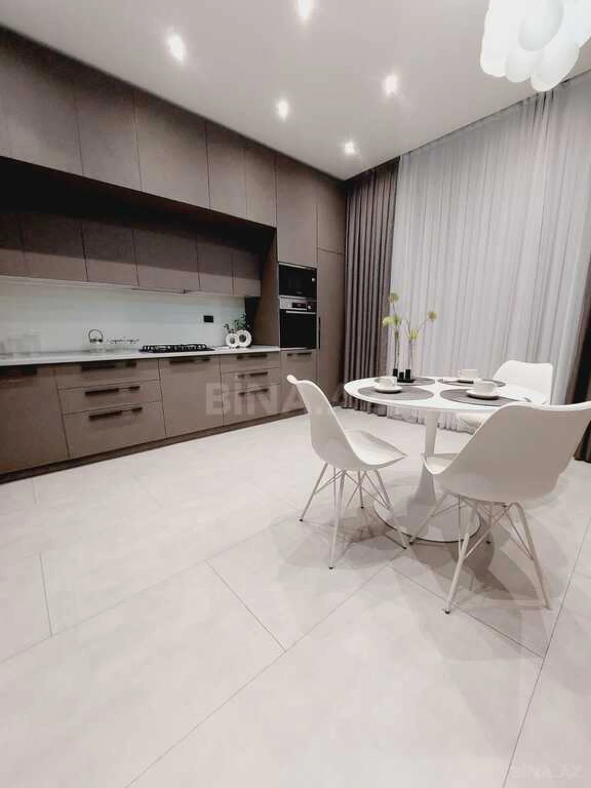 Kirayə verilir 3 otaqlı mənzil 140 m²