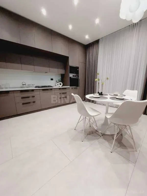 Kirayə verilir 3 otaqlı mənzil 140 m²