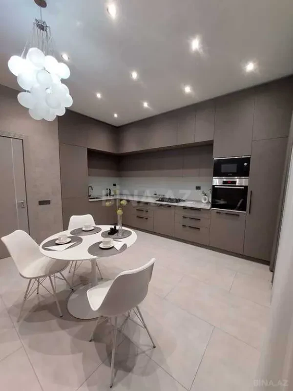 Kirayə verilir 3 otaqlı mənzil 140 m²