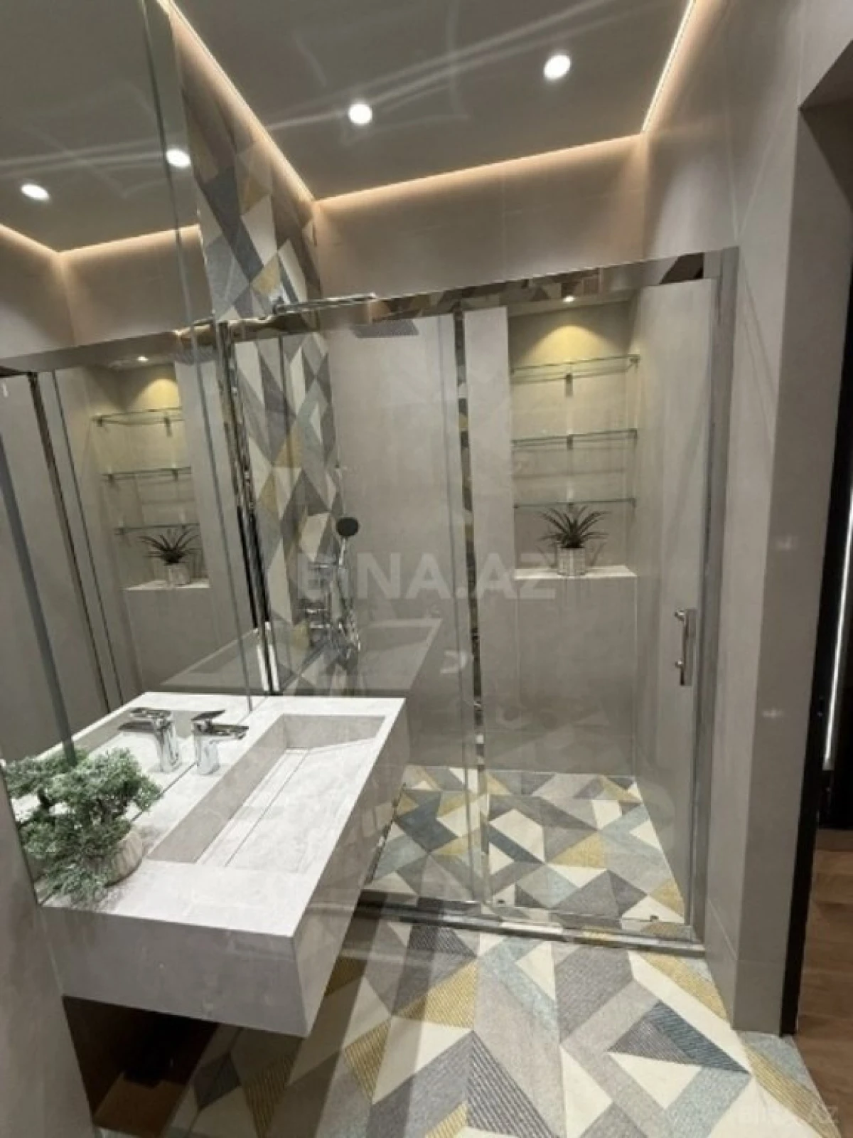 Kirayə verilir 3 otaqlı mənzil 105 m²