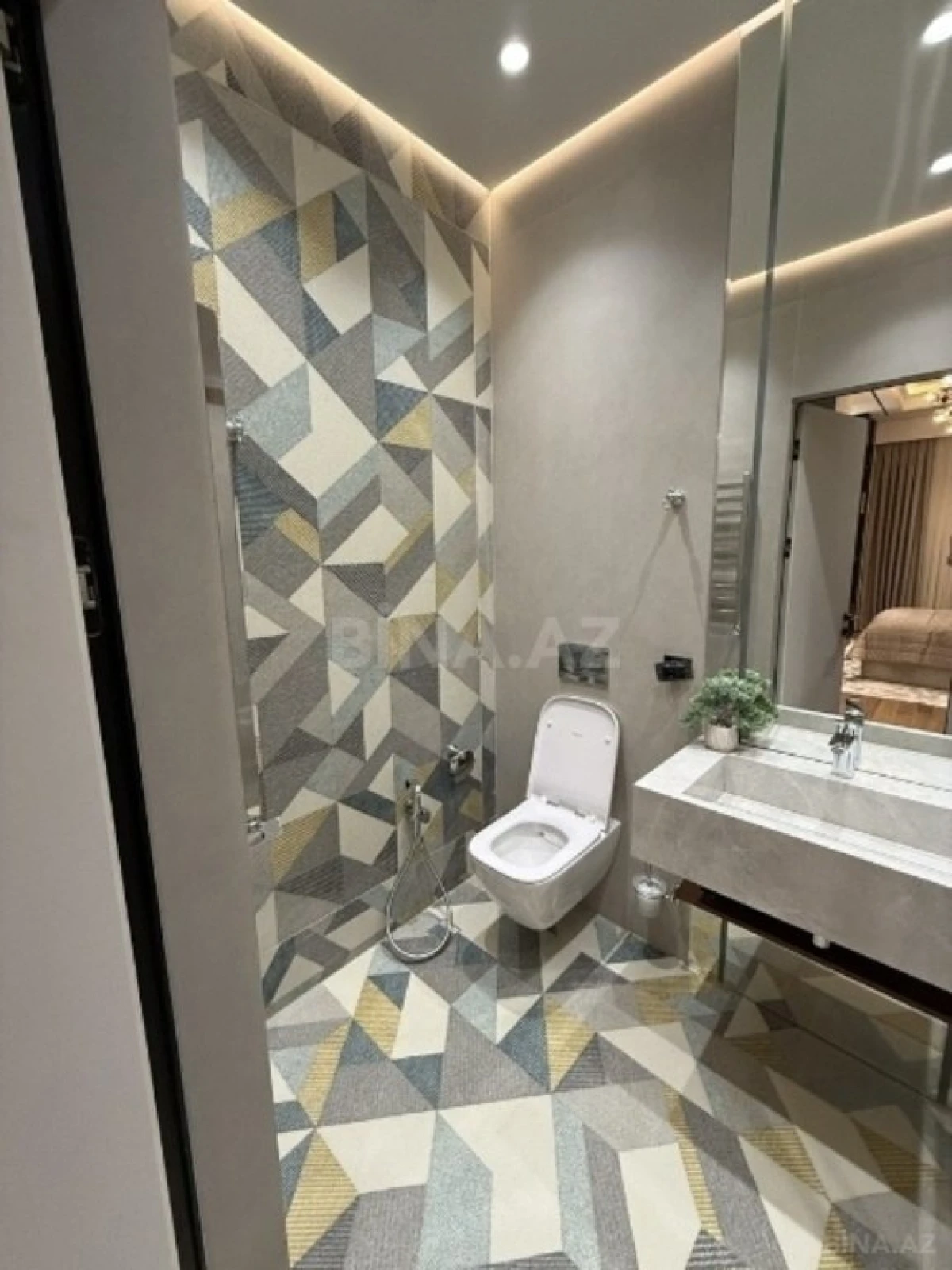 Kirayə verilir 3 otaqlı mənzil 105 m²