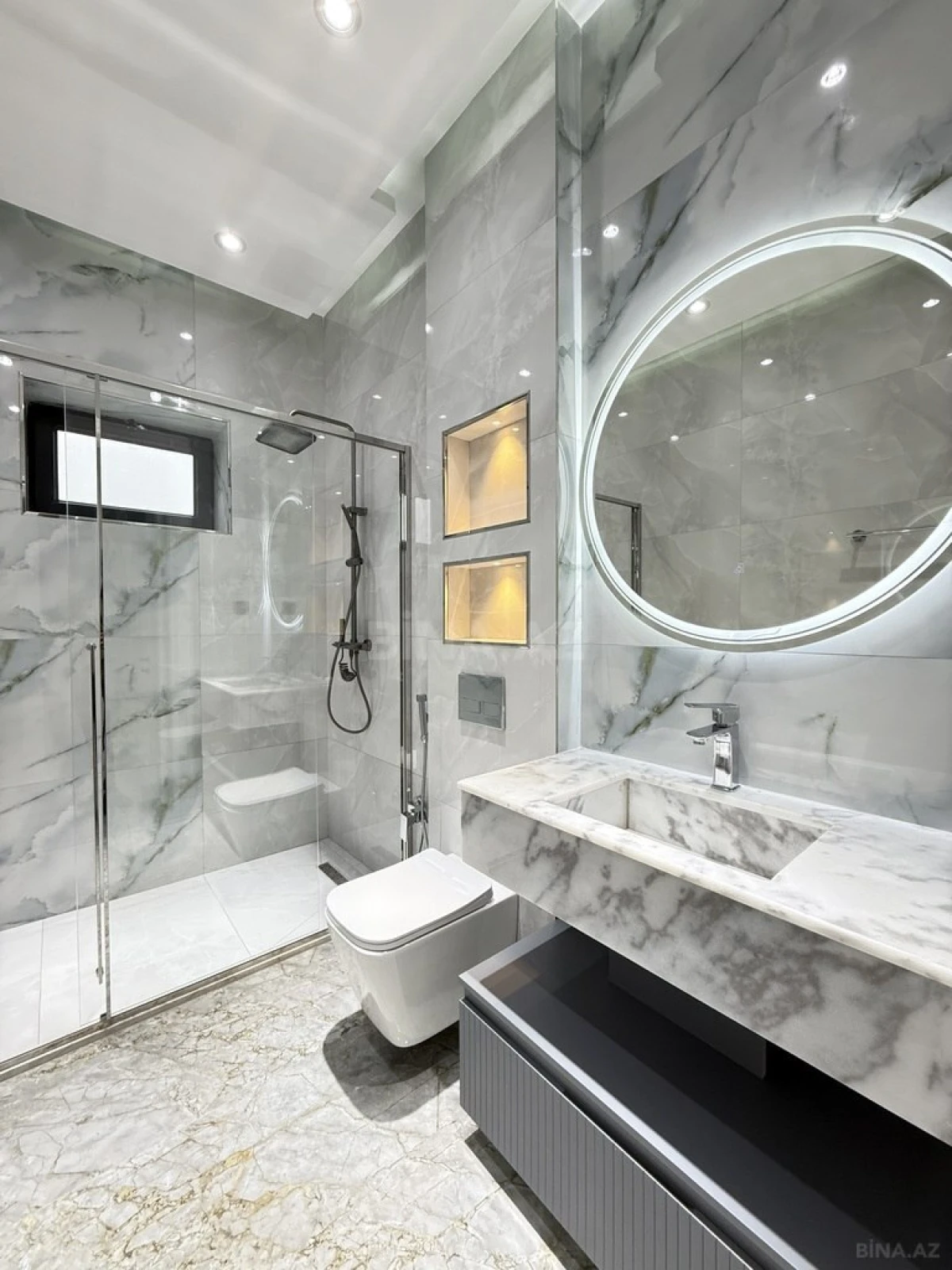 Satılır 5 otaqlı həyət evi 200 m²