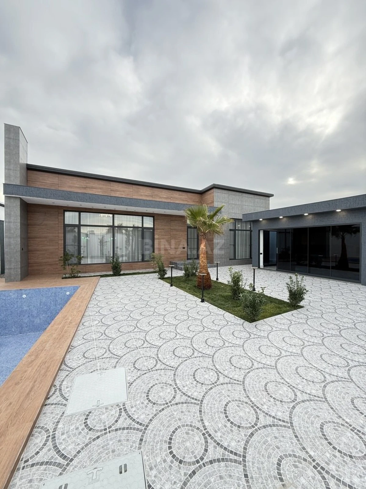 Satılır 5 otaqlı həyət evi 200 m²