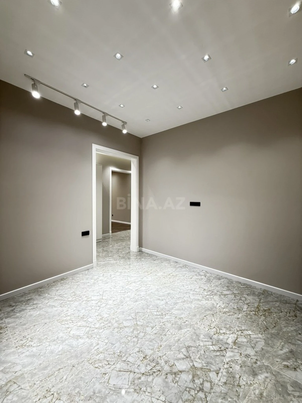 Satılır 5 otaqlı həyət evi 200 m²