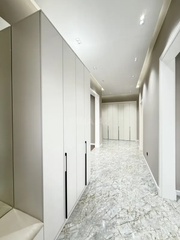 Satılır 5 otaqlı həyət evi 200 m²