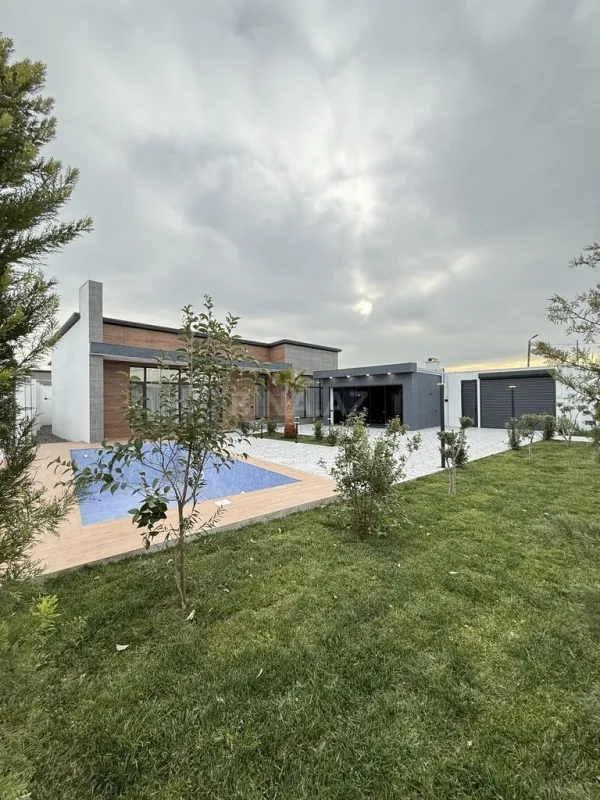 Satılır 5 otaqlı həyət evi 200 m²