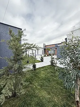 Satılır 5 otaqlı həyət evi 200 m²
