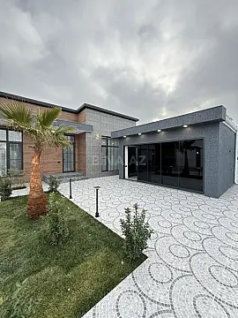 Satılır 5 otaqlı həyət evi 200 m²