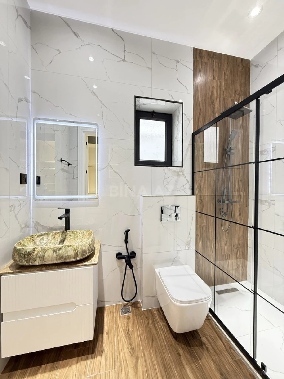 Satılır 5 otaqlı həyət evi 200 m²