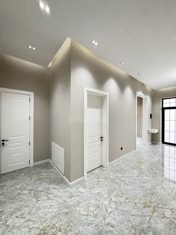 Satılır 5 otaqlı həyət evi 200 m²