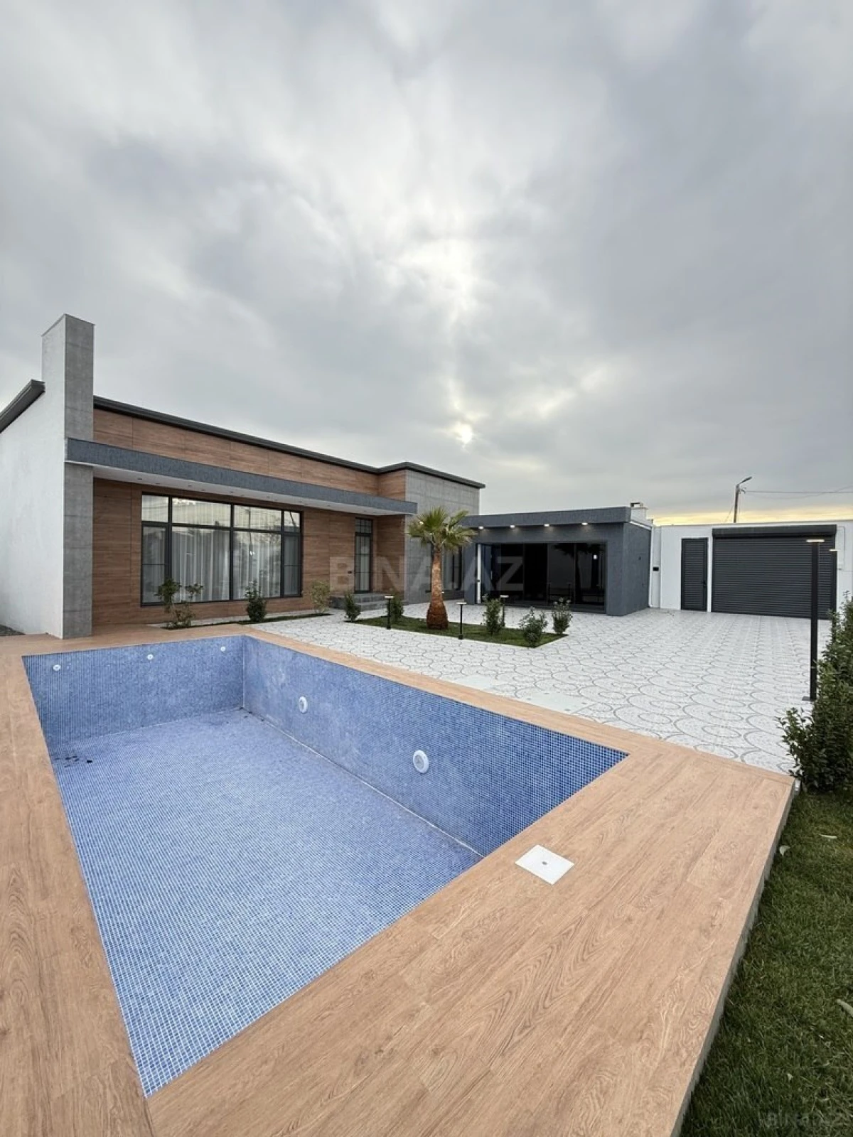 Satılır 5 otaqlı həyət evi 200 m²