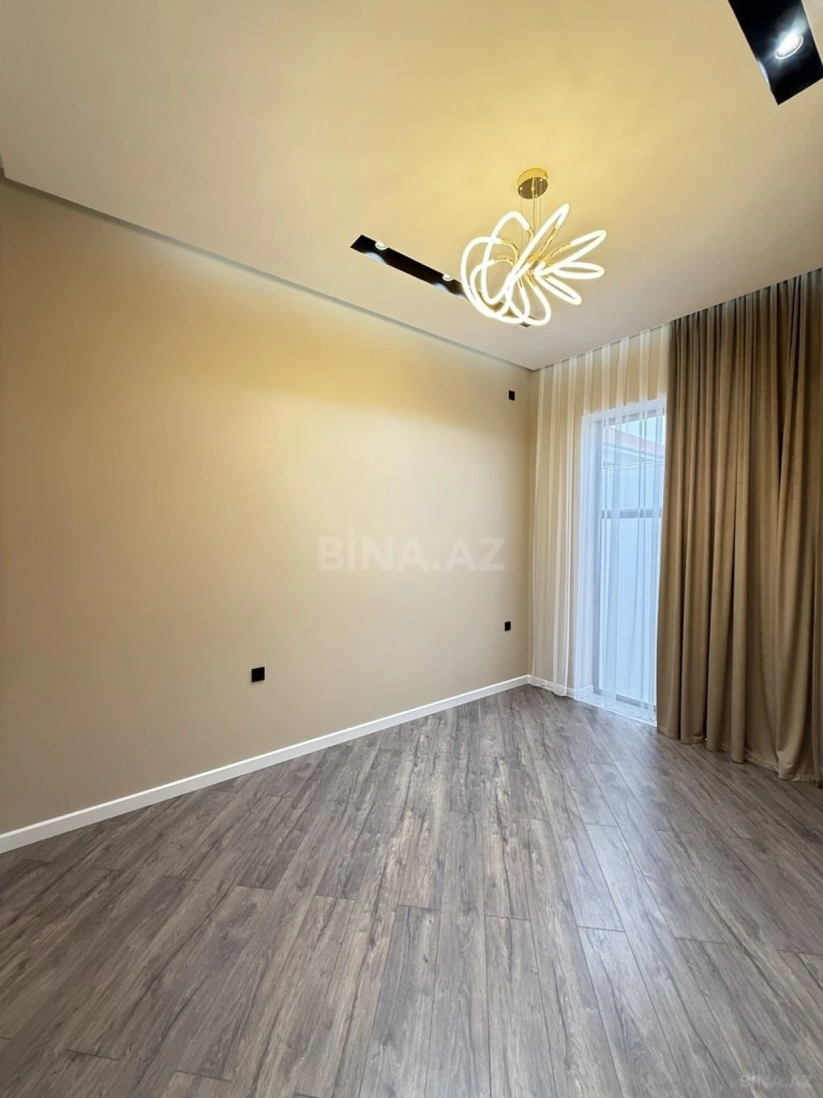 Satılır 5 otaqlı həyət evi 200 m²