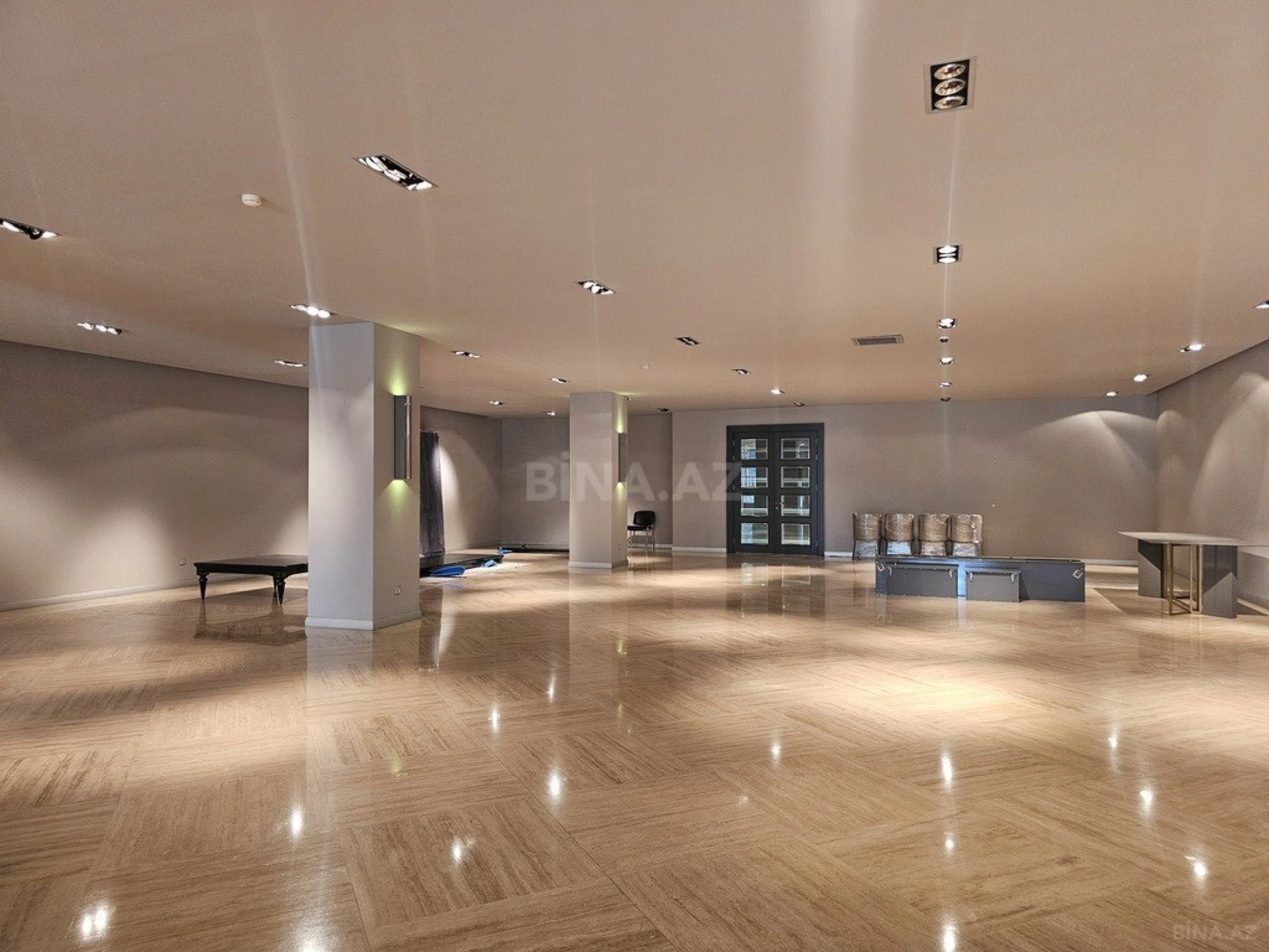 Satılır obyekt 1400 m²