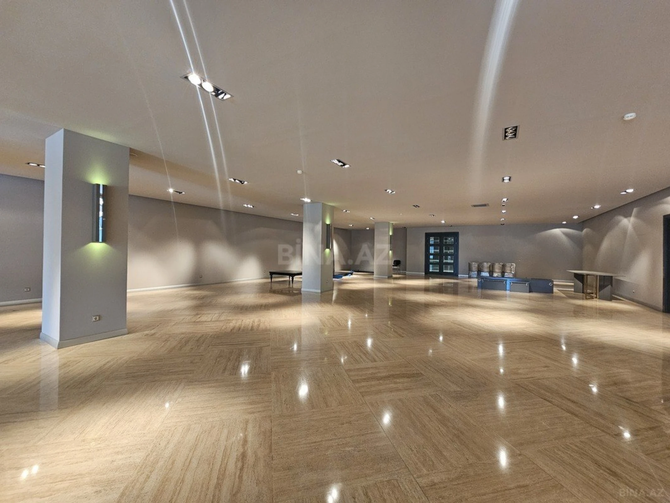 Satılır obyekt 1400 m²