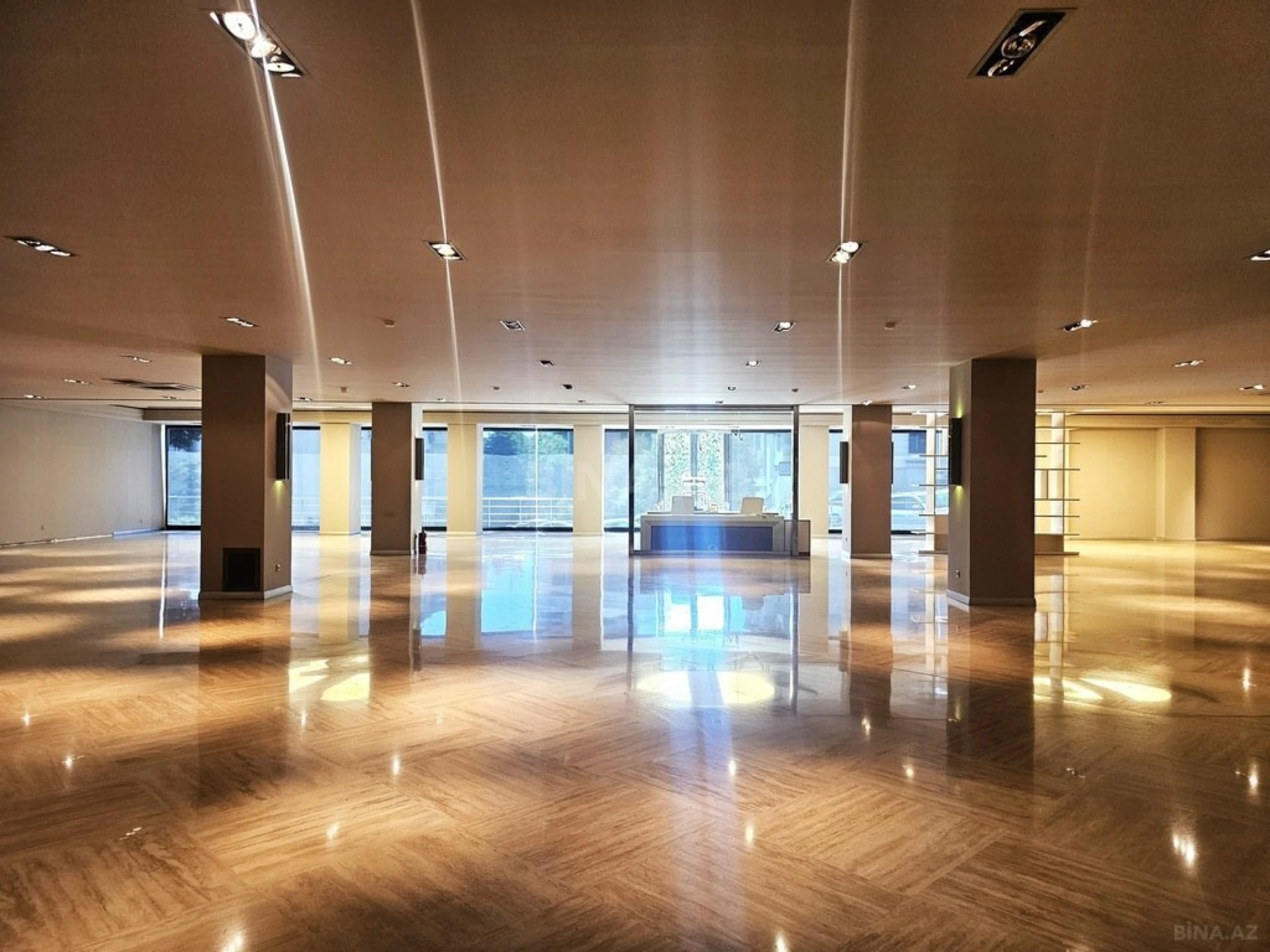 Satılır obyekt 1400 m²