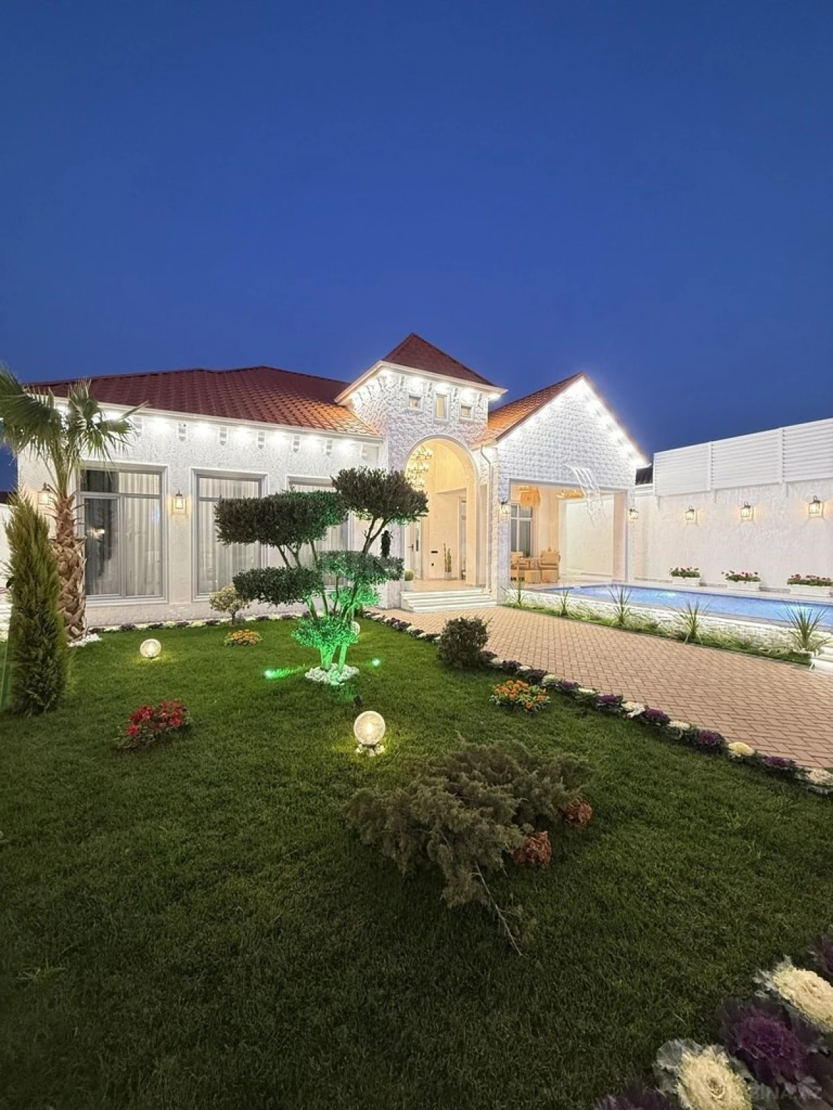 Satılır 4 otaqlı həyət evi 200 m²