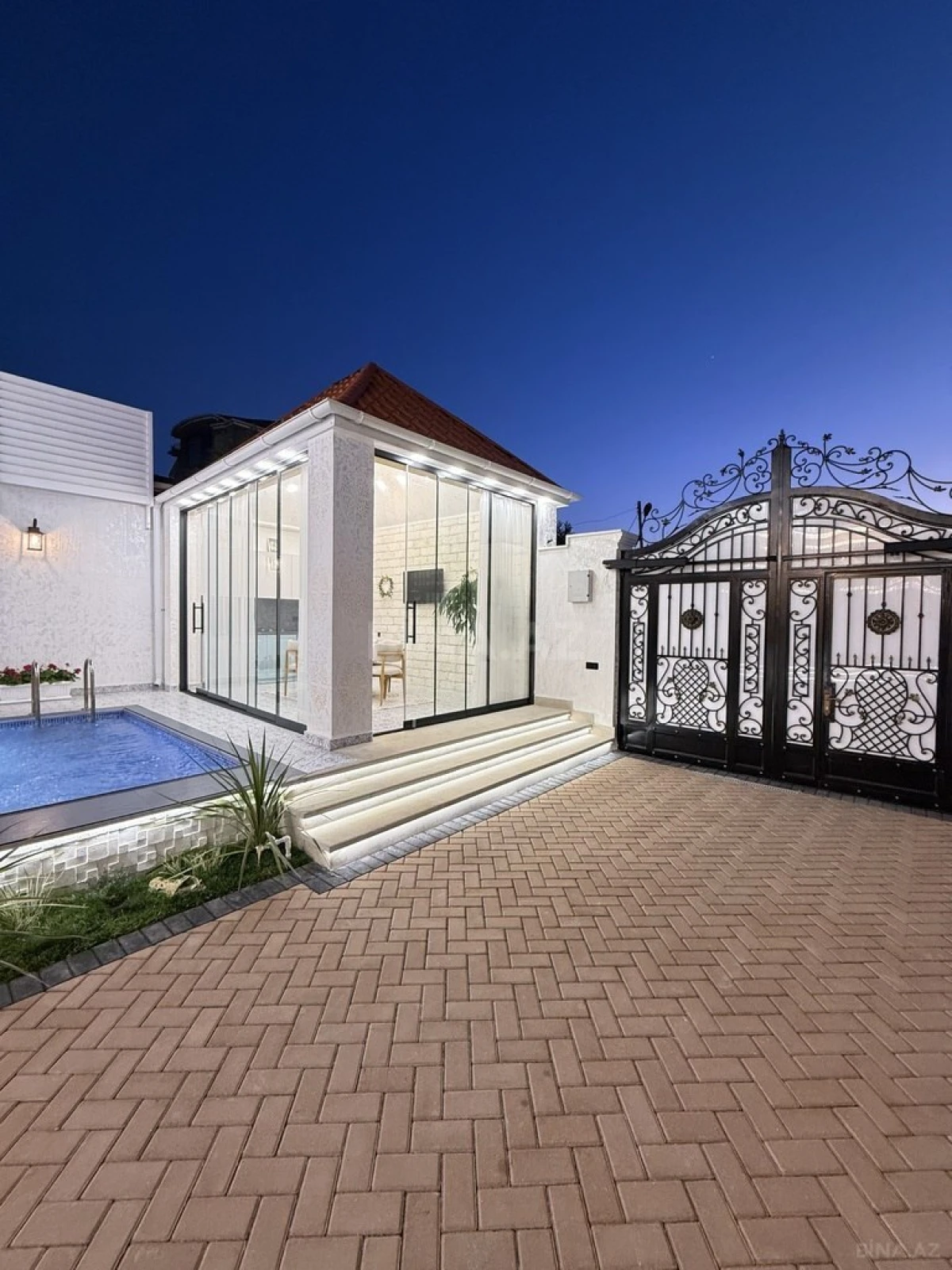 Satılır 4 otaqlı həyət evi 200 m²