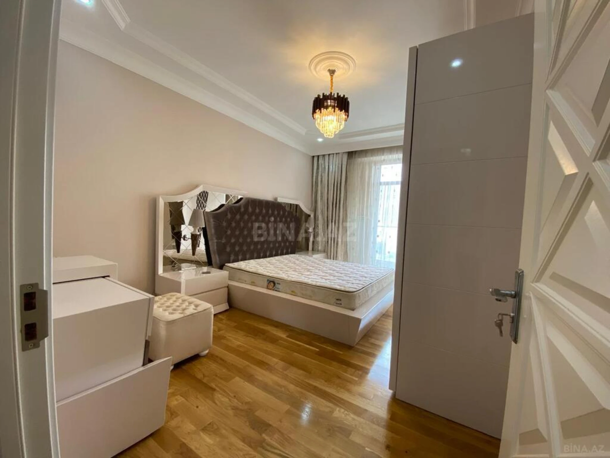 Kirayə verilir 3 otaqlı mənzil 140 m²