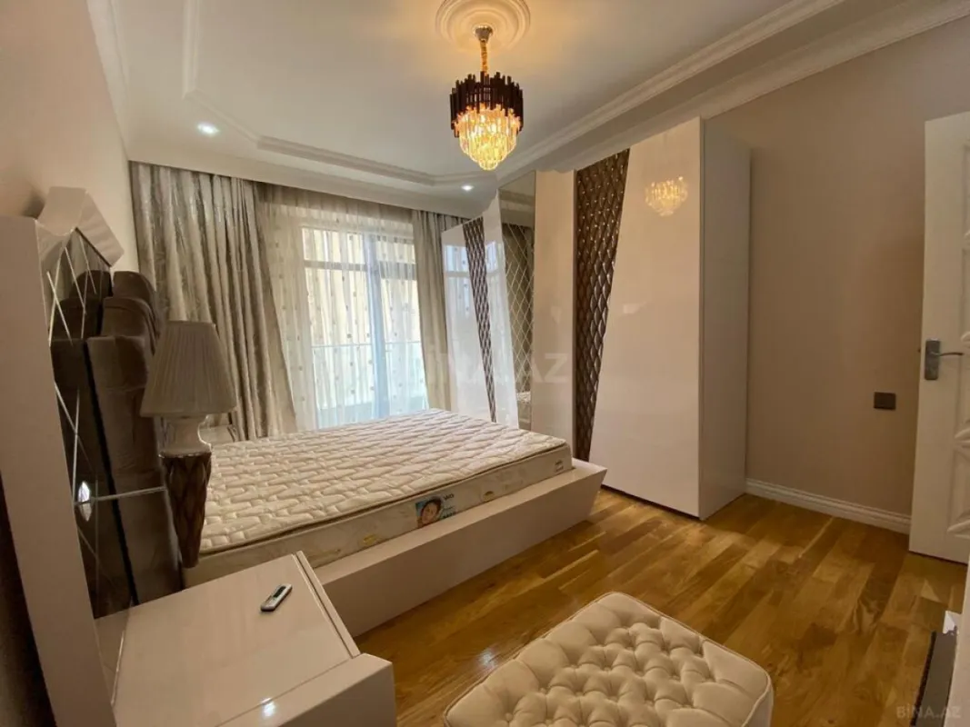 Kirayə verilir 3 otaqlı mənzil 140 m²
