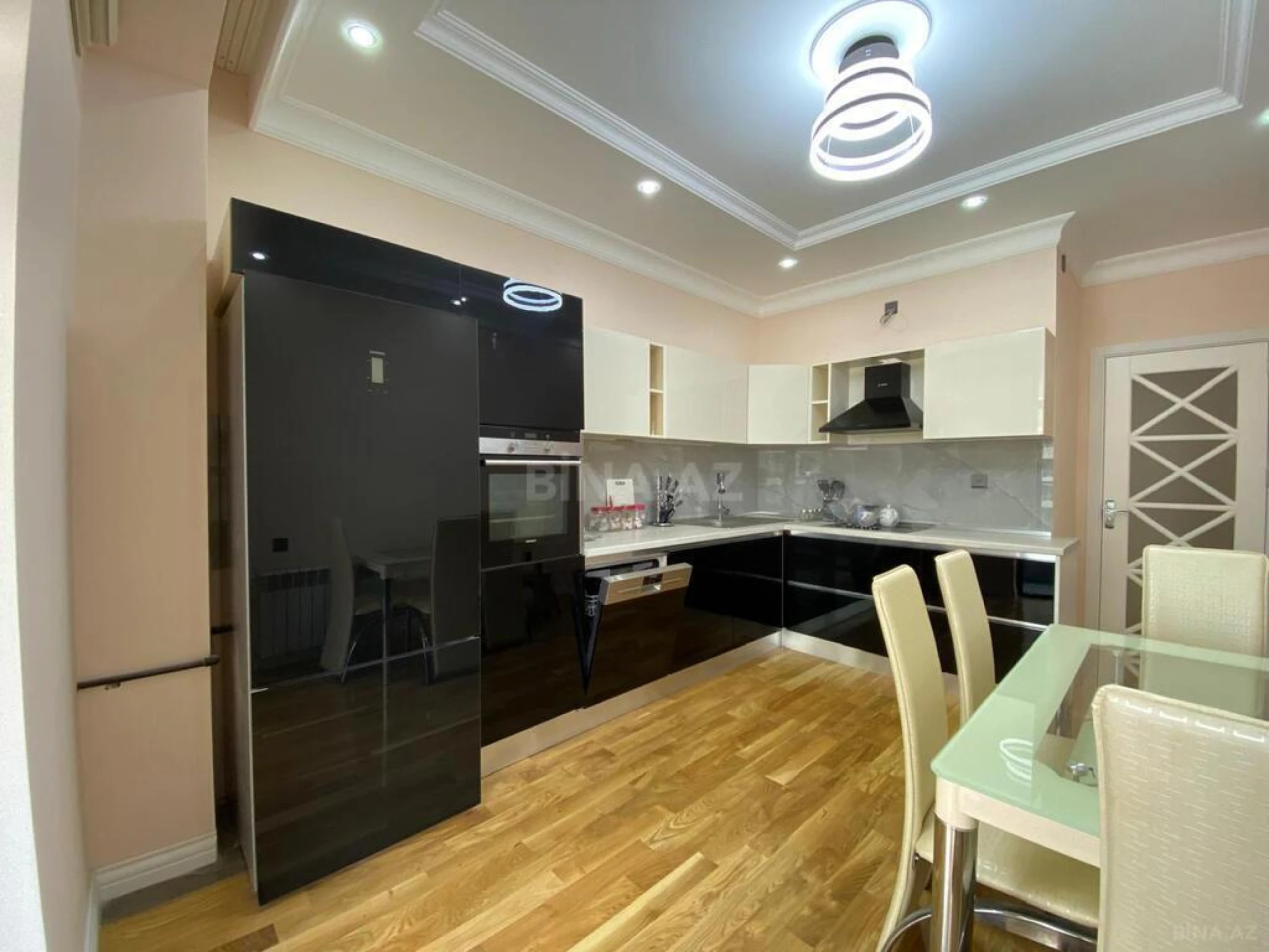 Kirayə verilir 3 otaqlı mənzil 140 m²