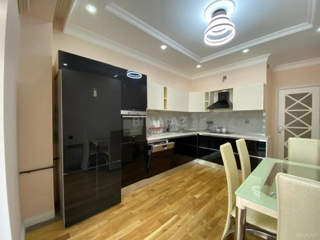 Kirayə verilir 3 otaqlı mənzil 140 m²